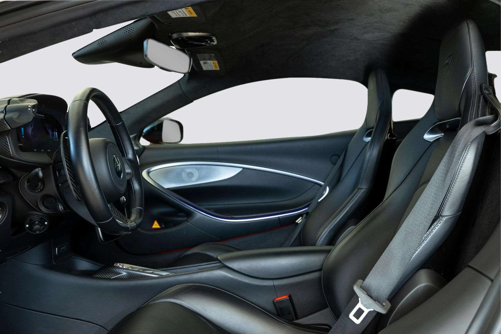 Used 2023 McLaren Artura RWD image 12