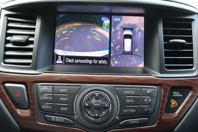 Used 2017 Nissan Pathfinder Platinum AWD/4WD image 11