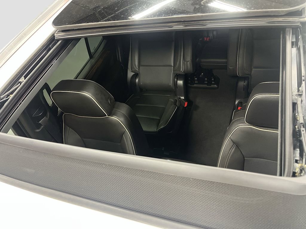 Used 2023 Chevrolet Tahoe Premier AWD/4WD image 23