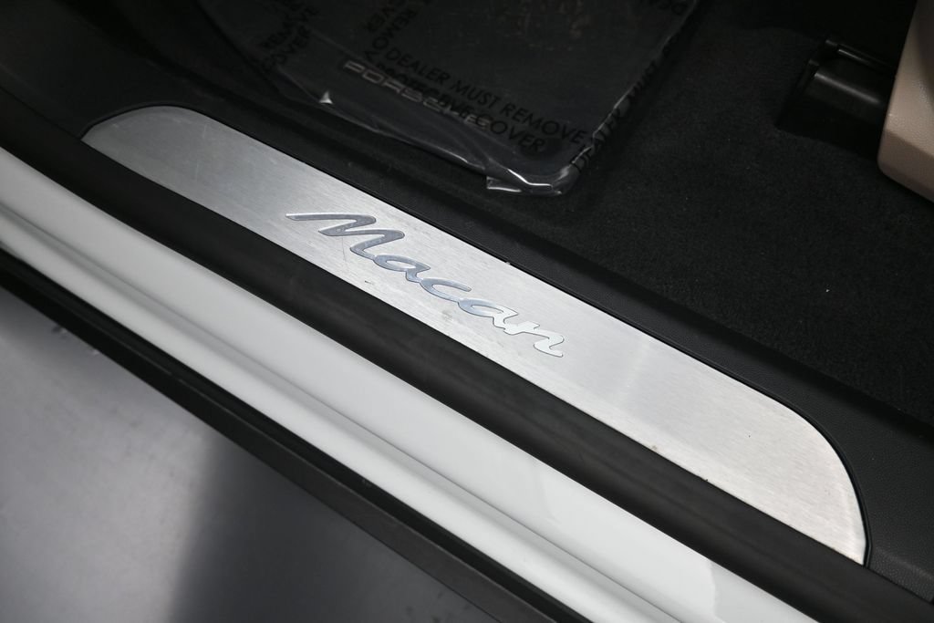 Certified 2025 Porsche Macan Electric RWD image 25