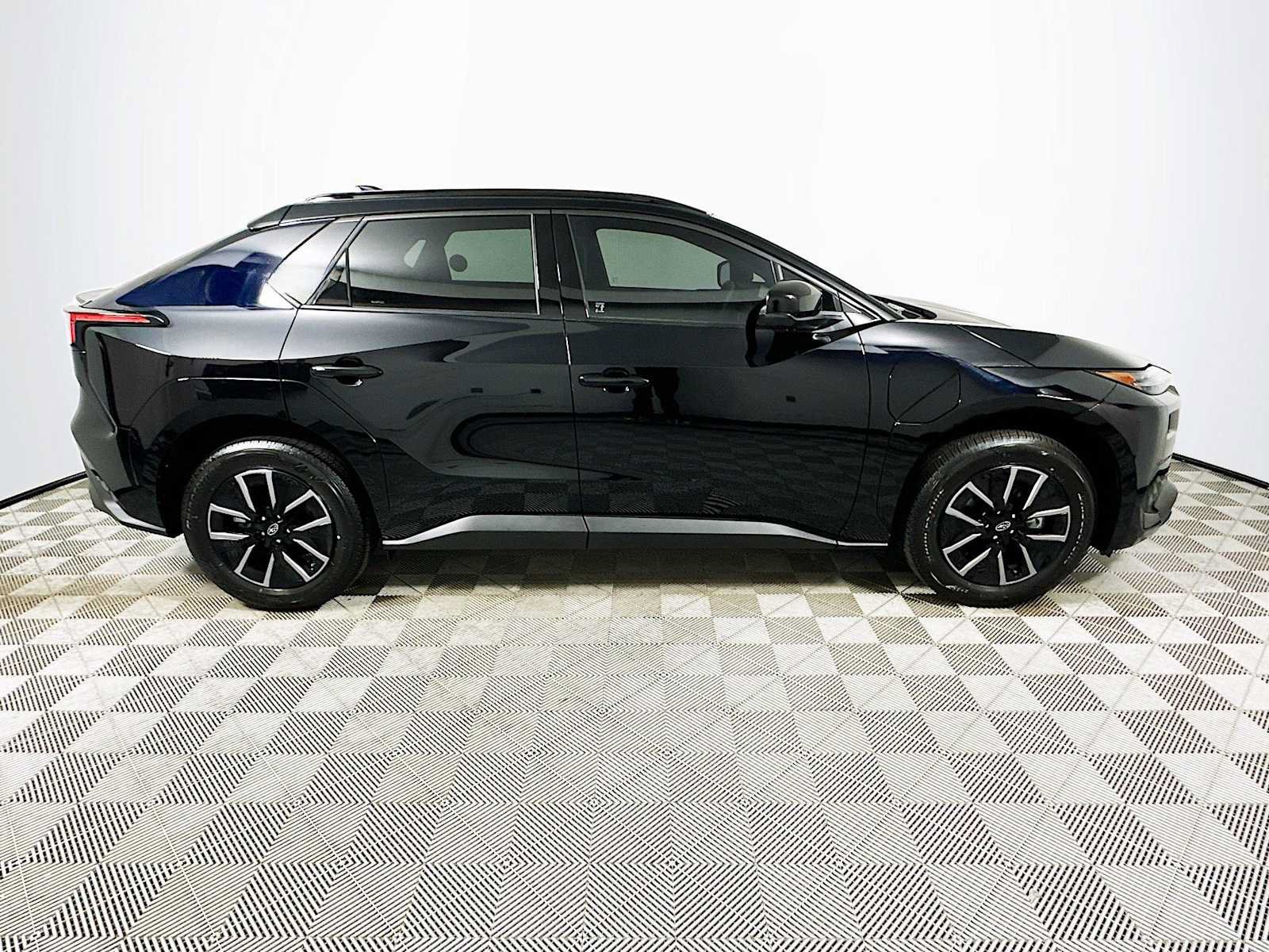 New 2026 Subaru Solterra AWD/4WD image 8