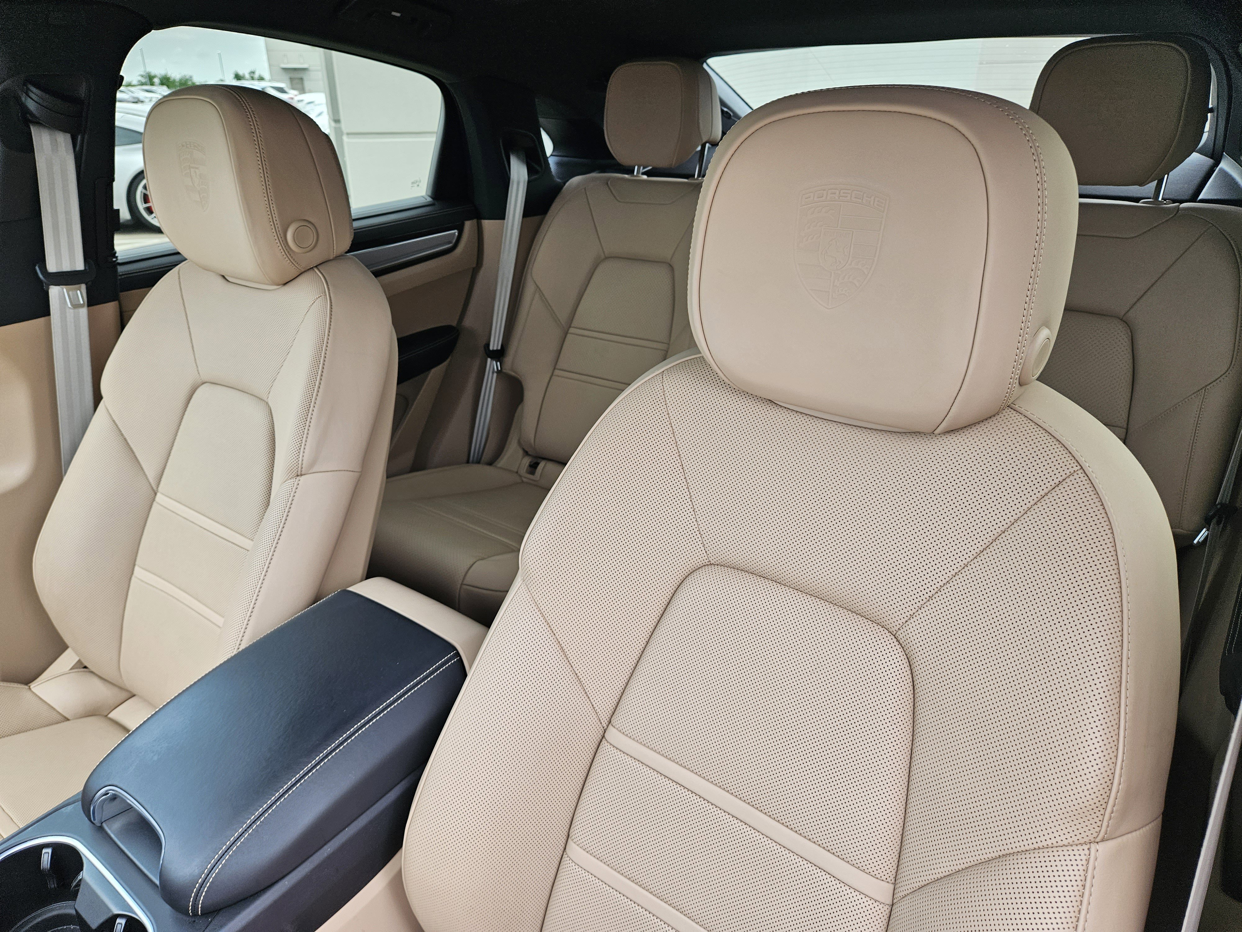 Certified 2023 Porsche Cayenne Platinum Edition AWD/4WD image 6