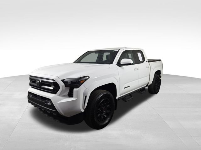 Used 2025 Toyota Tacoma SR5 AWD/4WD image 2