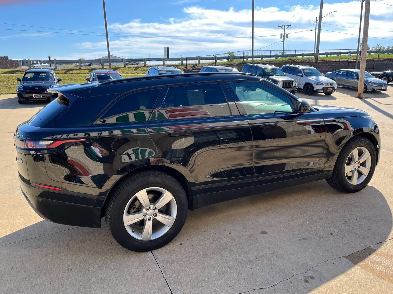 Used 2018 Land Rover Range Rover Velar S image 5