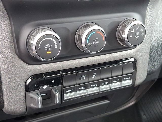 Used 2024 RAM 2500 Tradesman w/ Chrome Appearance Group AWD/4WD image 10