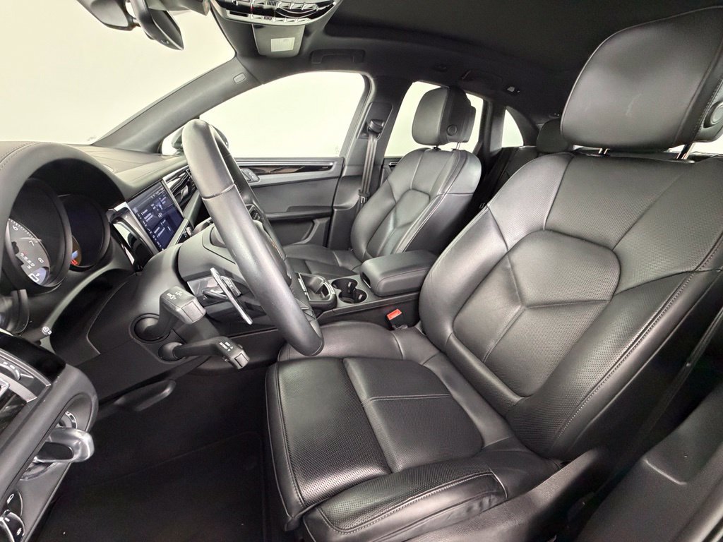 Certified 2025 Porsche Macan S AWD/4WD image 5