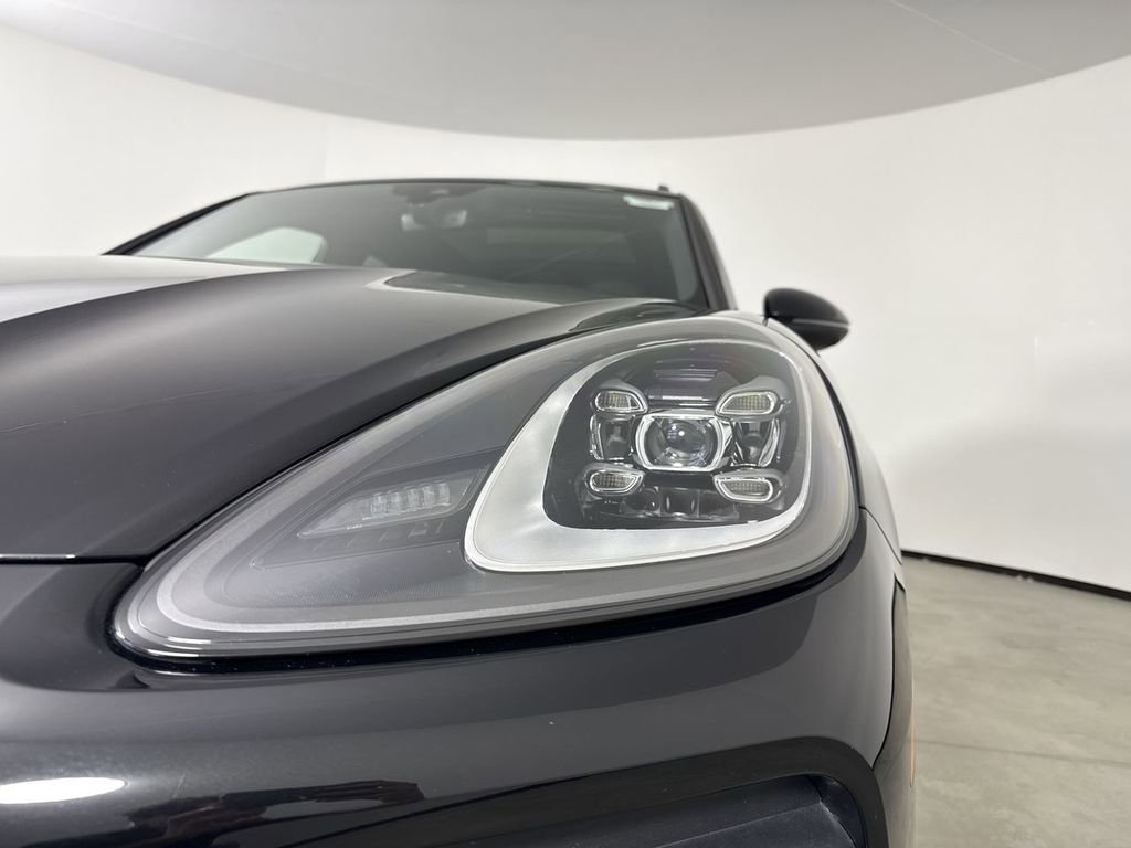 Certified 2023 Porsche Cayenne Platinum Edition image 11