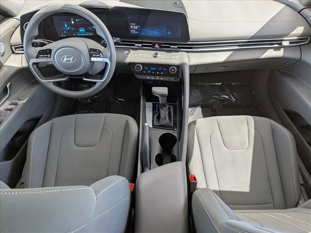Used 2024 Hyundai Elantra SEL FWD image 17