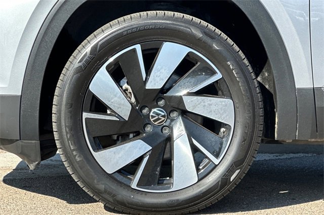 Used 2024 Volkswagen Atlas Cross Sport SE image 28