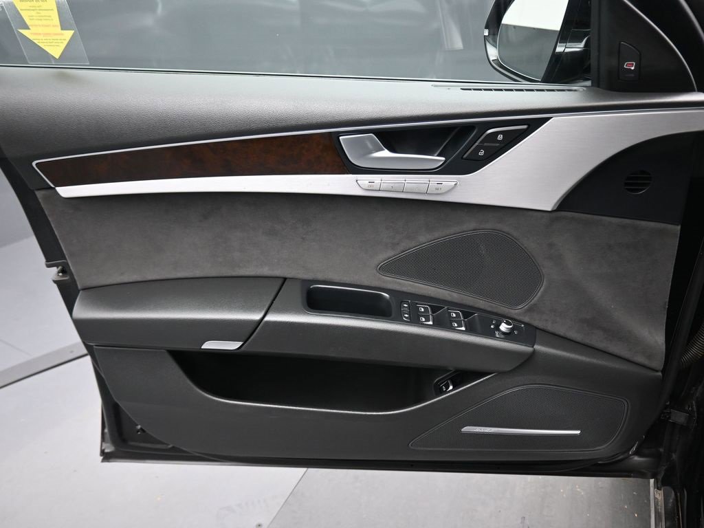 Used 2015 Audi A8 4.0T w/ Premium Package image 9