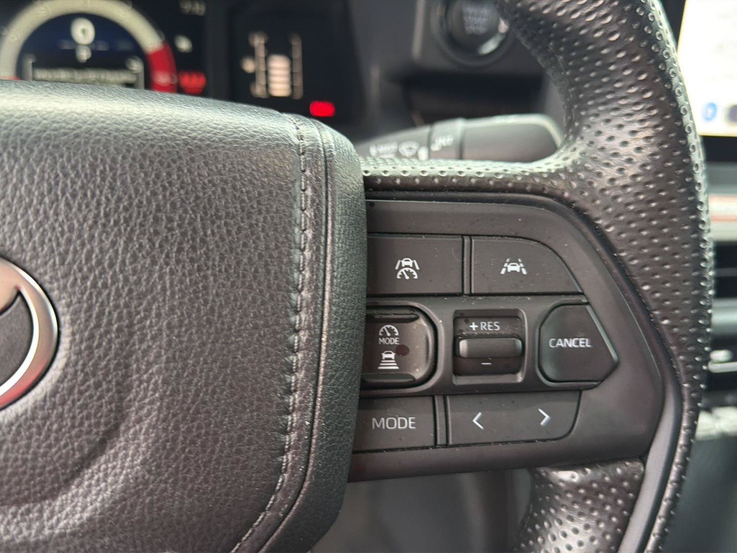 Certified 2025 Toyota Tacoma SR5 AWD/4WD image 22