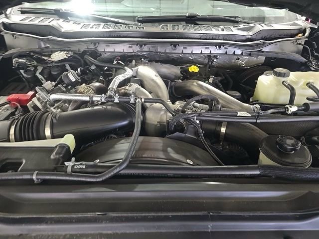 Used 2025 Ford F250 Platinum w/ FX4 Off-Road Package AWD/4WD image 16