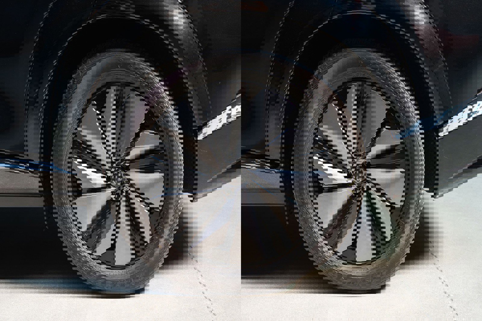 Used 2023 Nissan Ariya AWD image 12