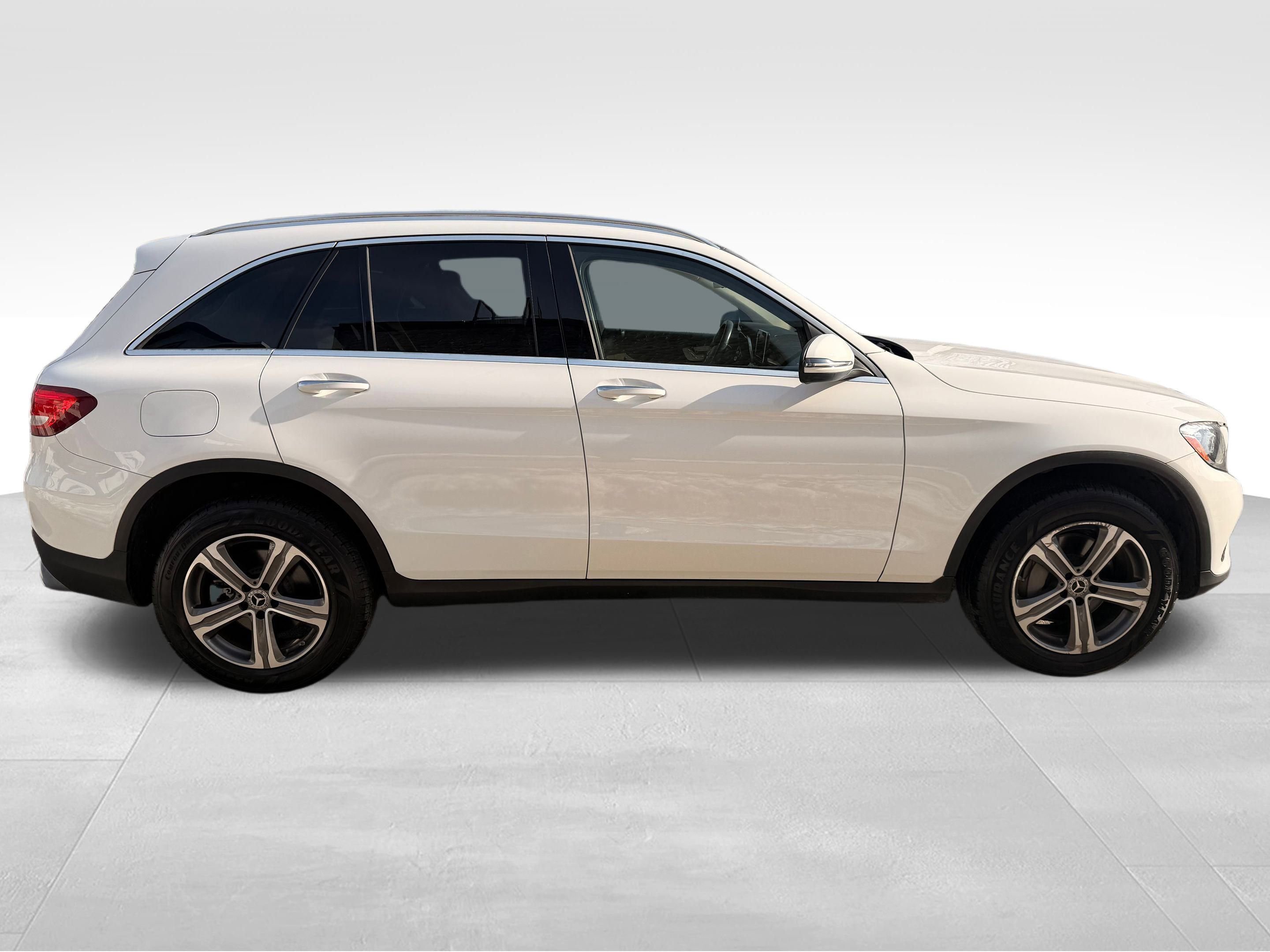 Used 2019 Mercedes-Benz GLC 300 4MATIC image 4