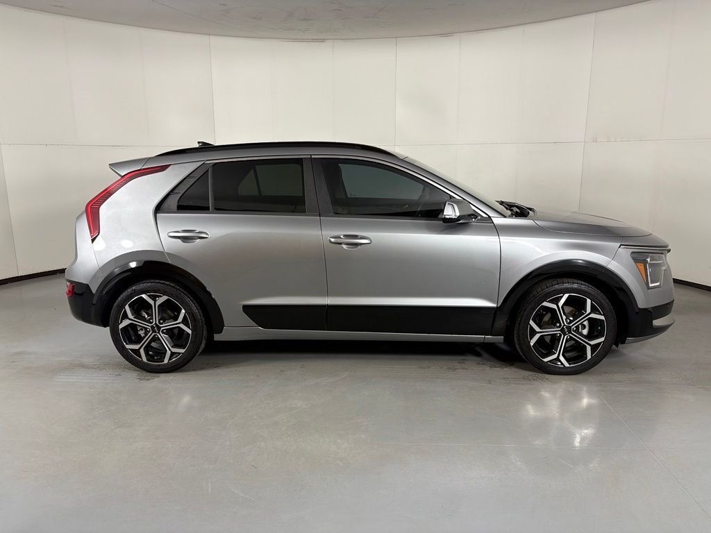 Used 2023 Kia Niro SX Touring FWD image 10