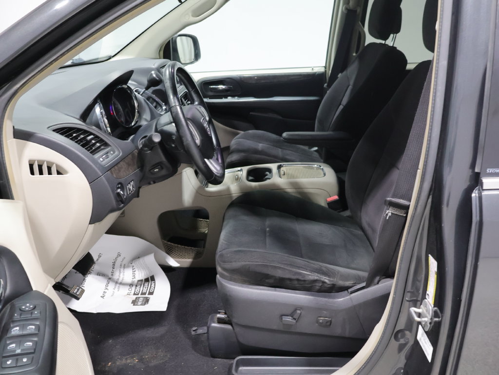 Used 2011 Dodge Grand Caravan Crew w/ Entertainment Group 1 FWD image 11