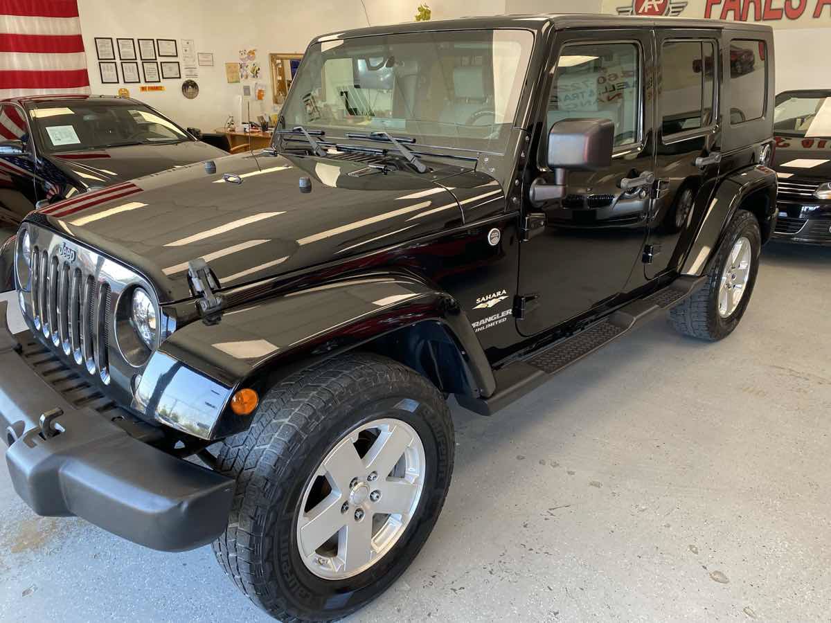 Used 2009 Jeep Wrangler Unlimited Sahara w/ Dual Top Group AWD/4WD image 4