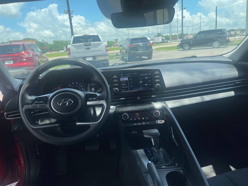 Used 2023 Hyundai Elantra SEL FWD image 11