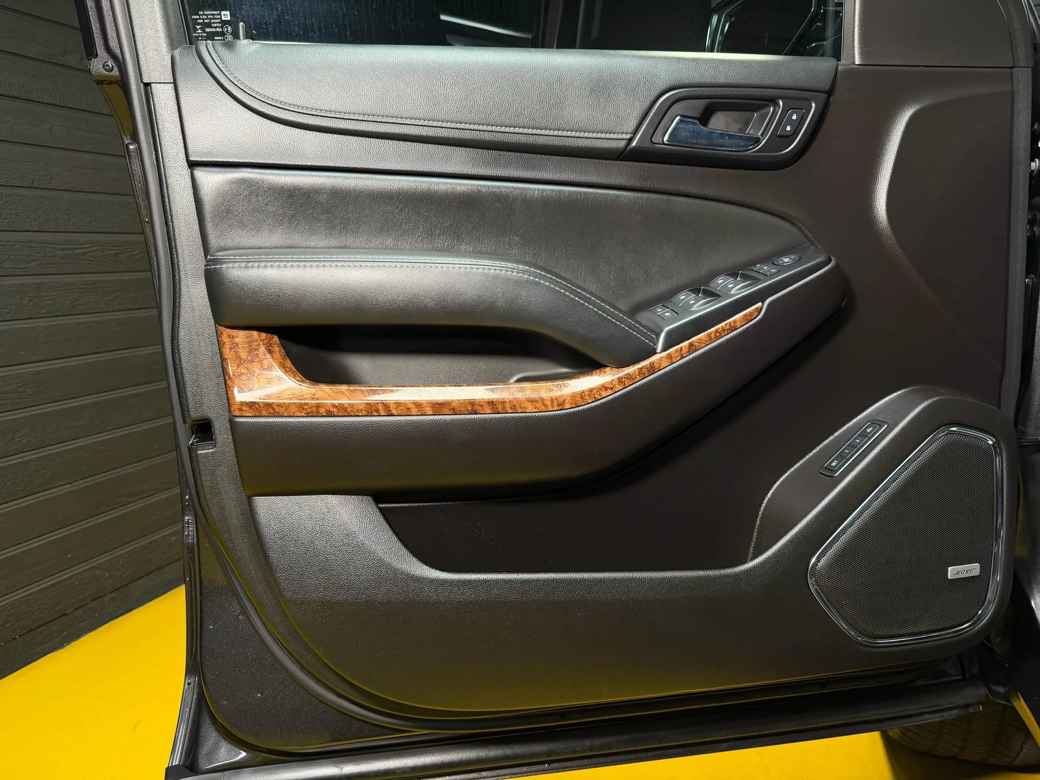 Used 2016 Chevrolet Suburban LTZ RWD image 32