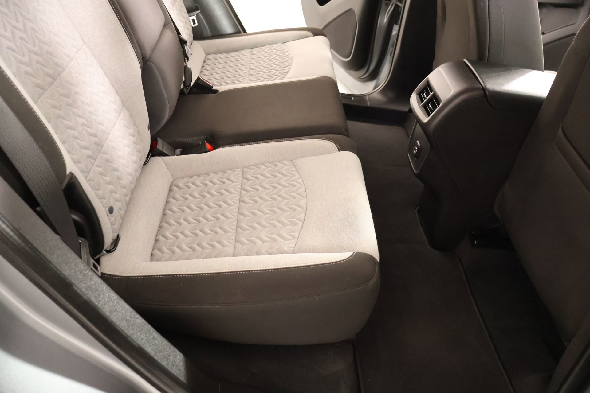 Used 2024 Chevrolet Equinox LT w/ Driver Convenience Package FWD image 14