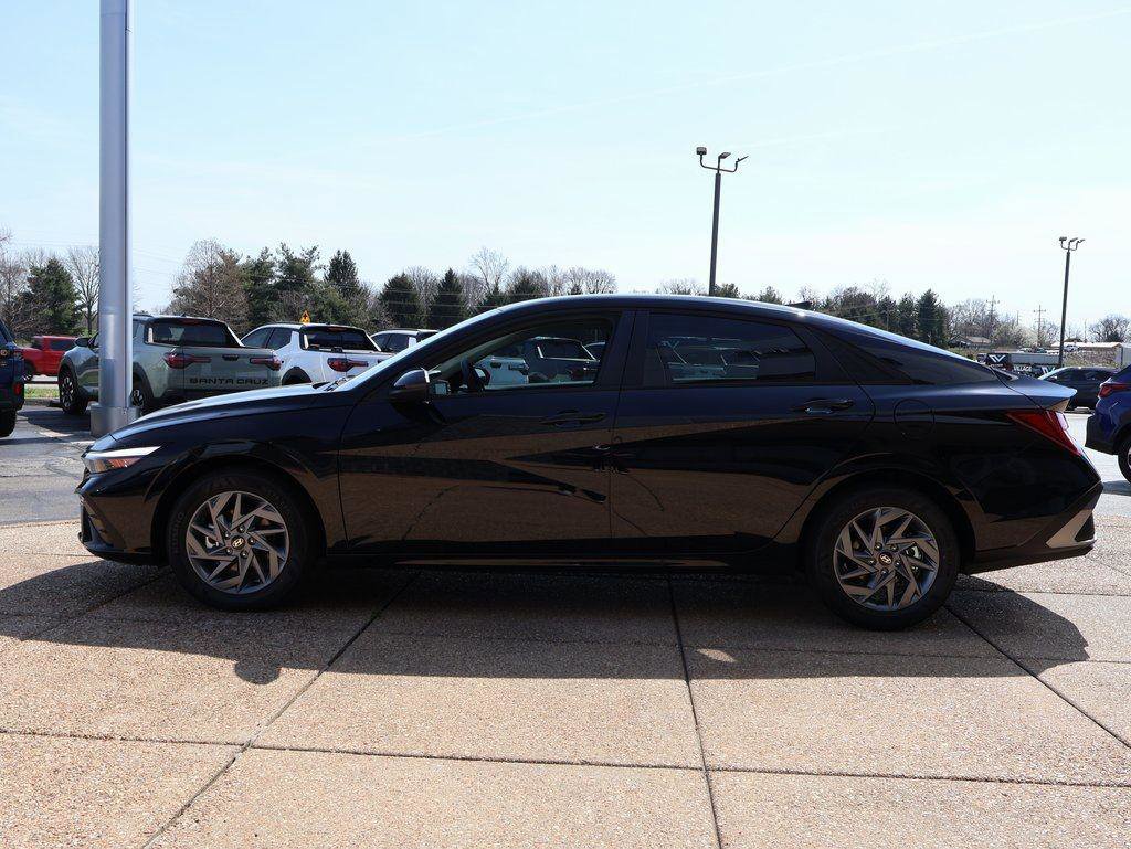 New 2026 Hyundai Elantra Blue image 3