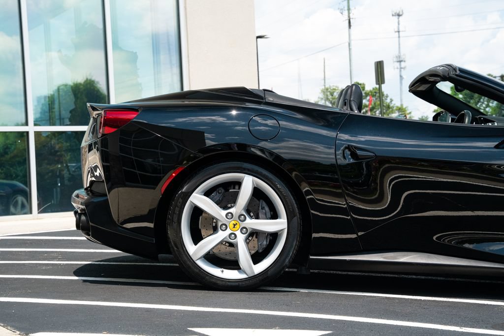 Used 2019 Ferrari Portofino RWD image 12