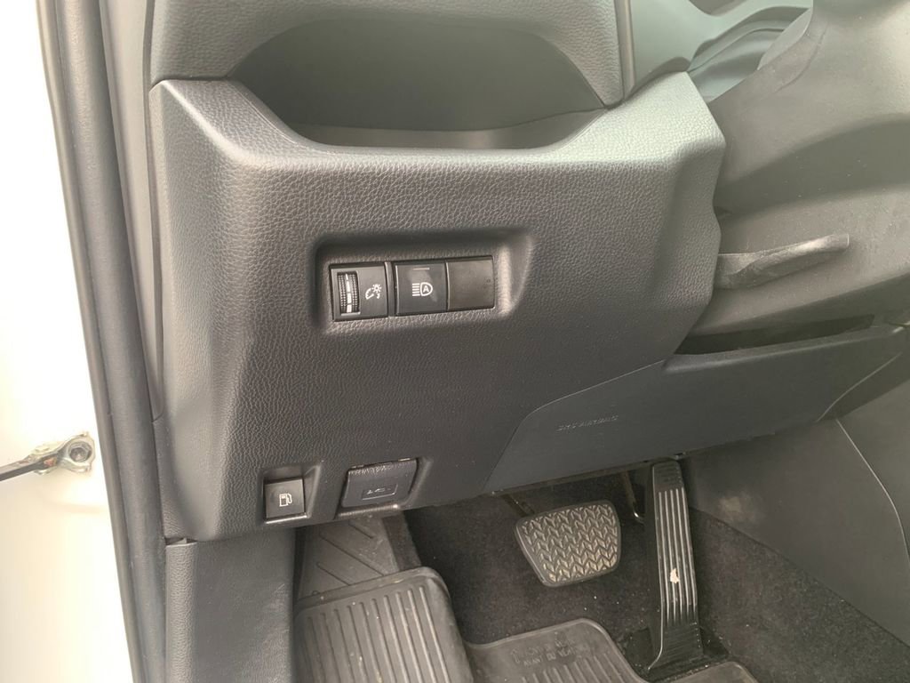 Used 2022 Toyota RAV4 XLE image 30