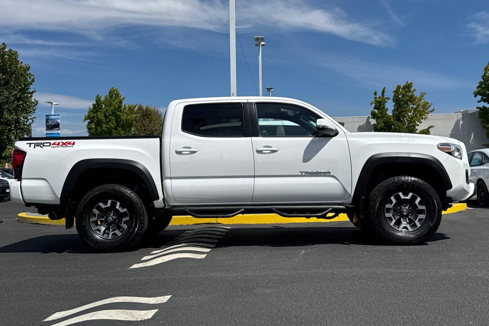Used 2019 Toyota Tacoma TRD Off-Road w/ Technology Package AWD/4WD image 7