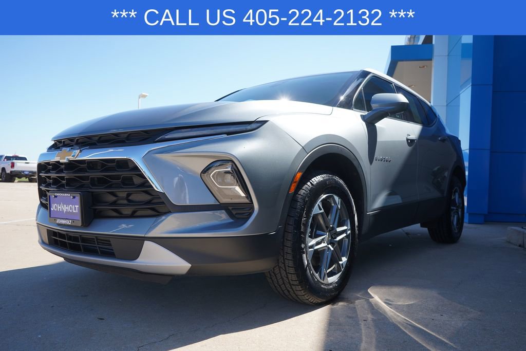 Used 2025 Chevrolet Blazer LT AWD/4WD image 4