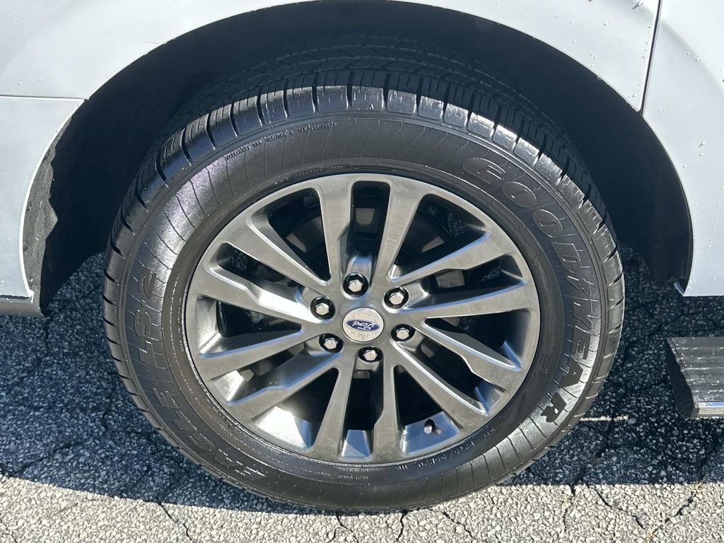 Used 2021 Ford Expedition Max Limited image 18