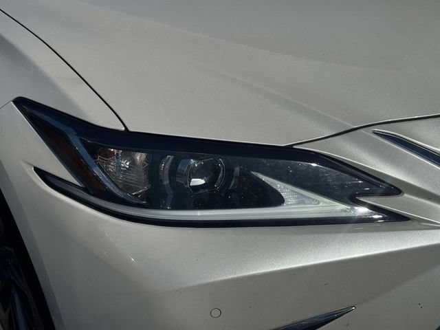 Certified 2024 Lexus ES 300h w/ Luxury Package FWD image 12