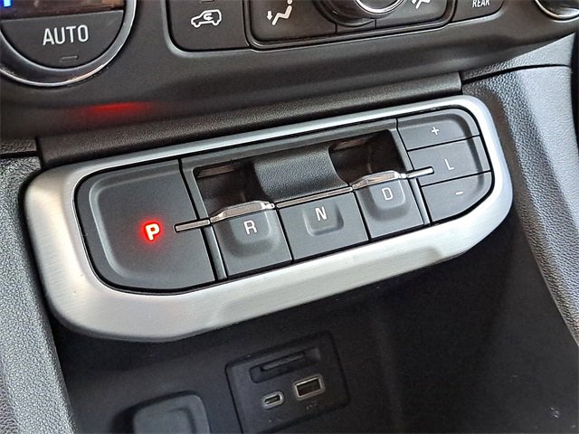 Used 2023 GMC Acadia SLT image 17