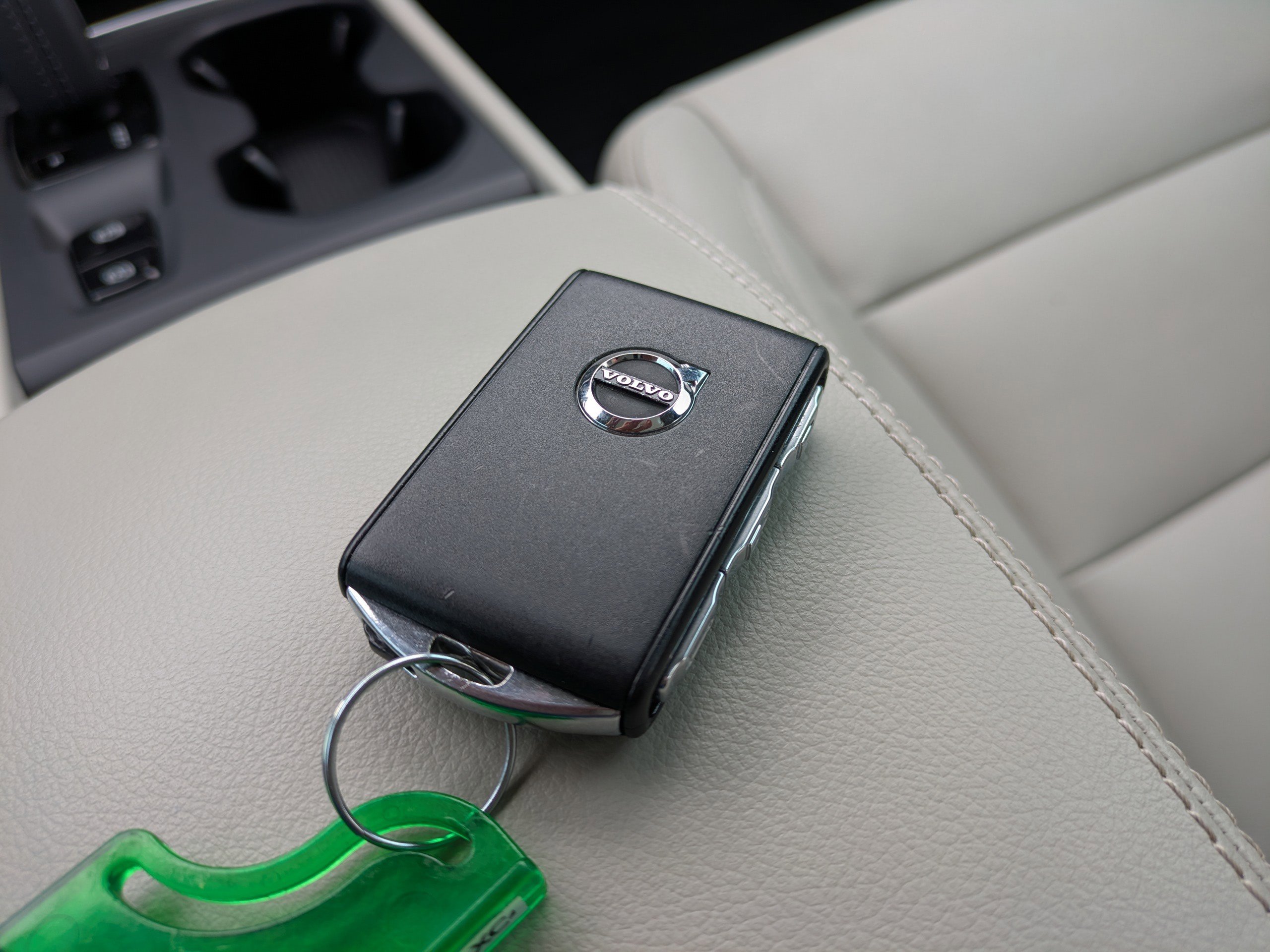 Used 2021 Volvo XC40 T5 Momentum w/ Premium Package image 31