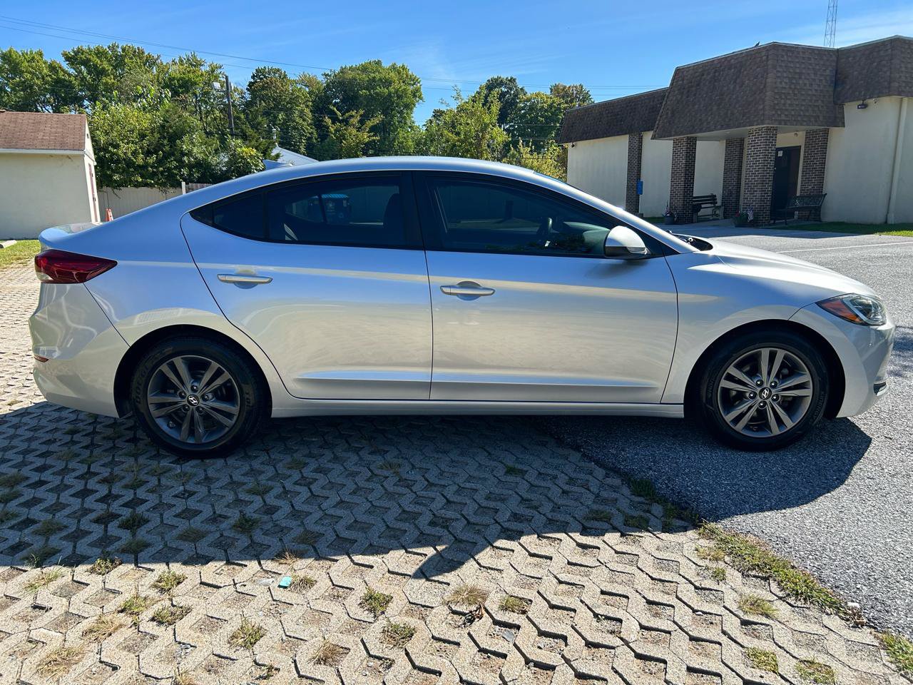 Used 2017 Hyundai Elantra SE FWD image 4