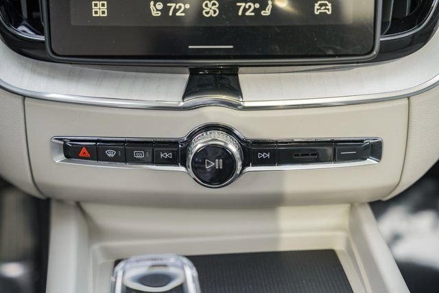 New 2026 Volvo XC60 B5 Ultra w/ Protection Package Premier image 24