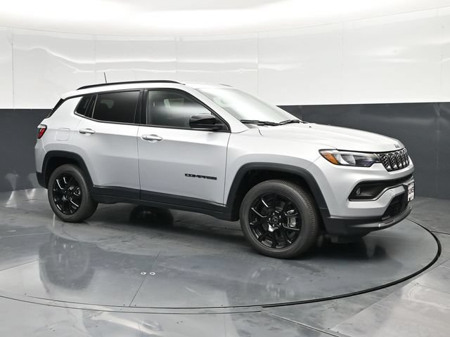 Used 2026 Jeep Compass Latitude AWD/4WD image 3