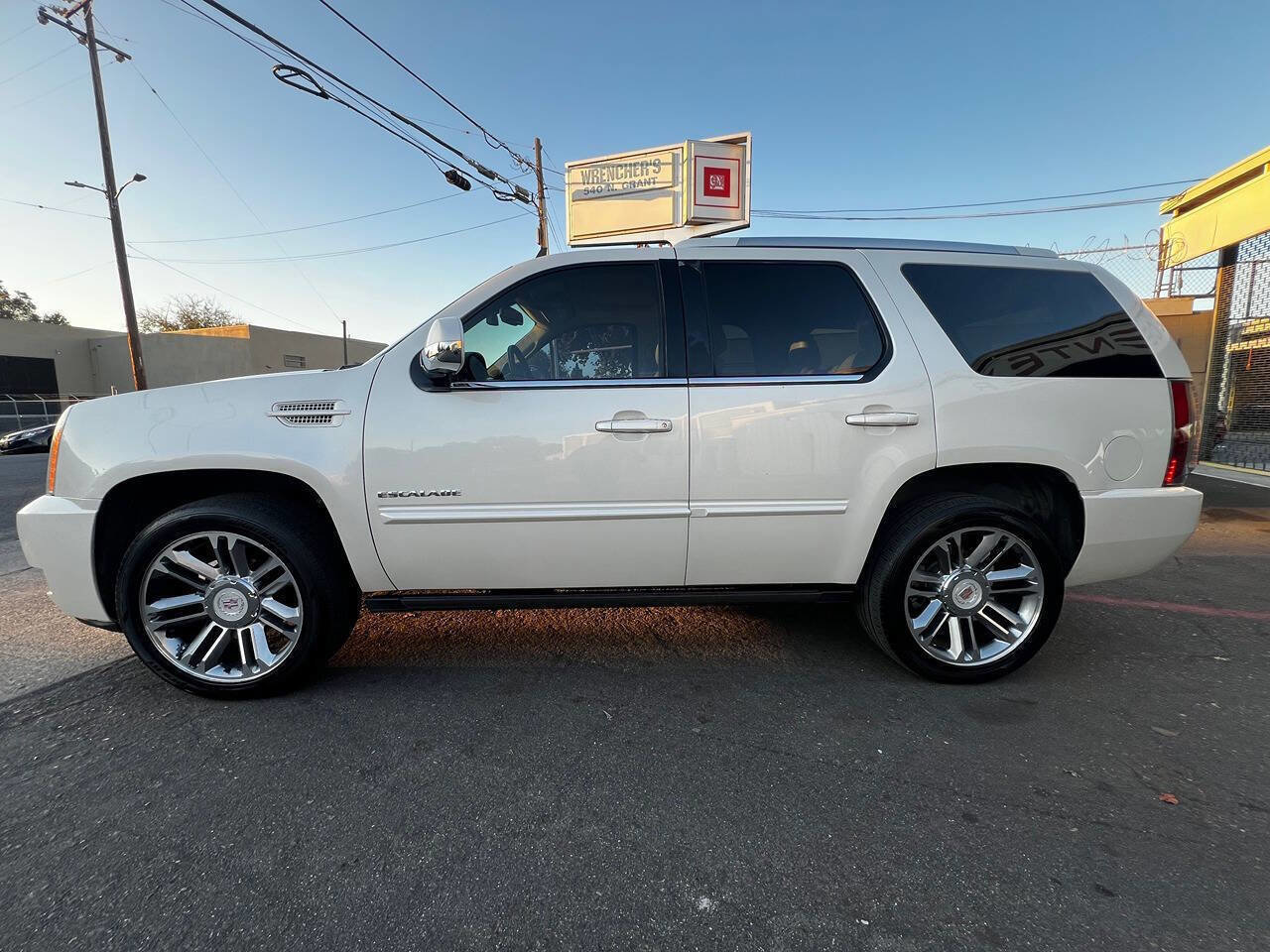 Used 2014 Cadillac Escalade Premium image 5