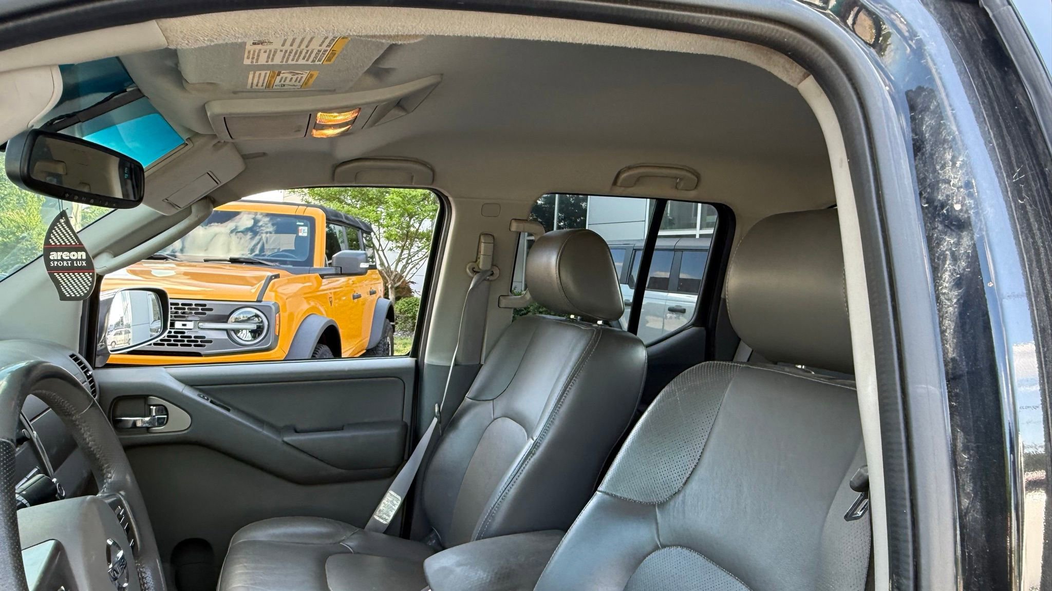 Used 2009 Nissan Frontier LE w/ LE Value Truck Pkg AWD/4WD image 16