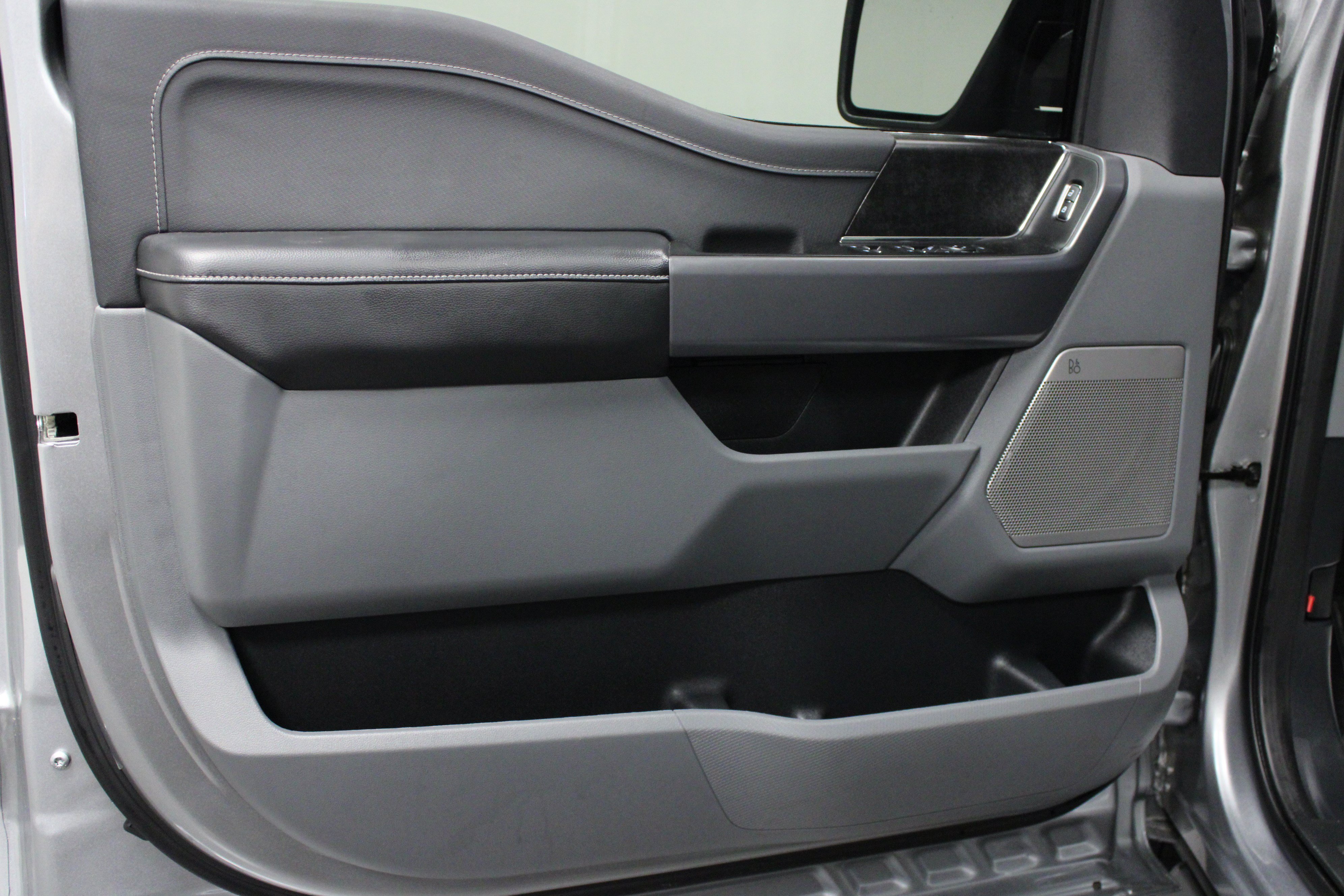 Used 2025 Ford F150 Lightning Flash AWD/4WD image 11