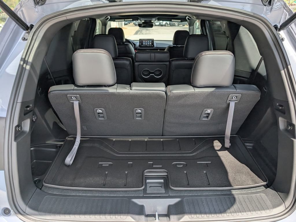 Used 2025 Honda Pilot Black Edition image 25