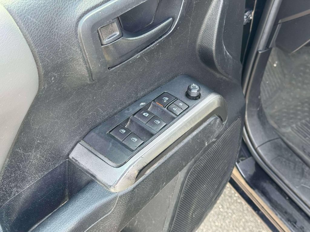 Used 2022 Toyota Tacoma SR5 AWD/4WD image 18