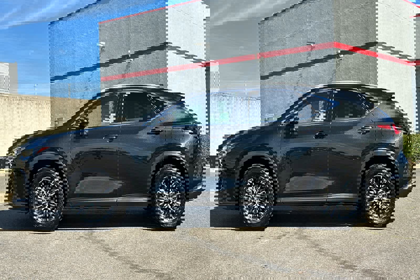 Certified 2025 Lexus NX 350h AWD w/ Accessory Package (2T) image 9