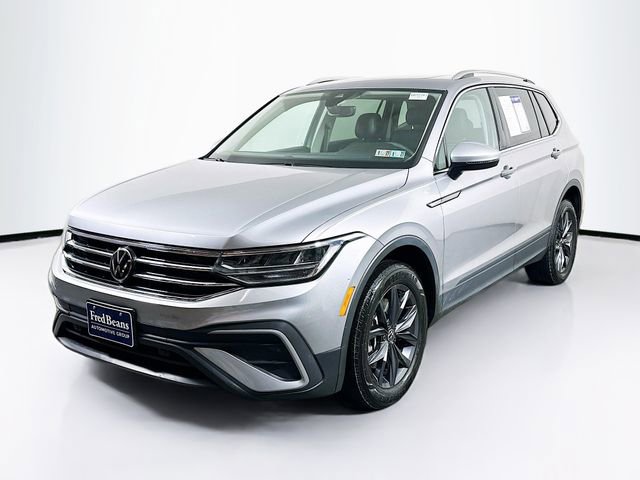Used 2023 Volkswagen Tiguan SE AWD/4WD image 3