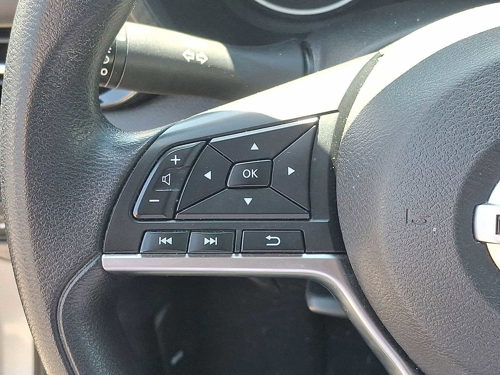 Used 2023 Nissan Sentra SV FWD image 17