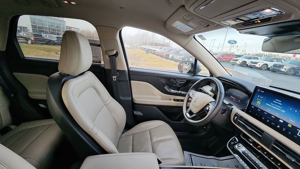 Used 2025 Lincoln Corsair FWD w/ Equipment Group 101A image 13