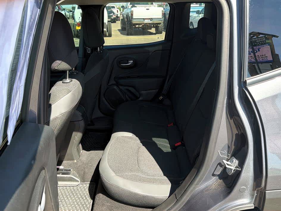 Used 2021 Jeep Renegade Latitude w/ Convenience Group AWD/4WD image 20