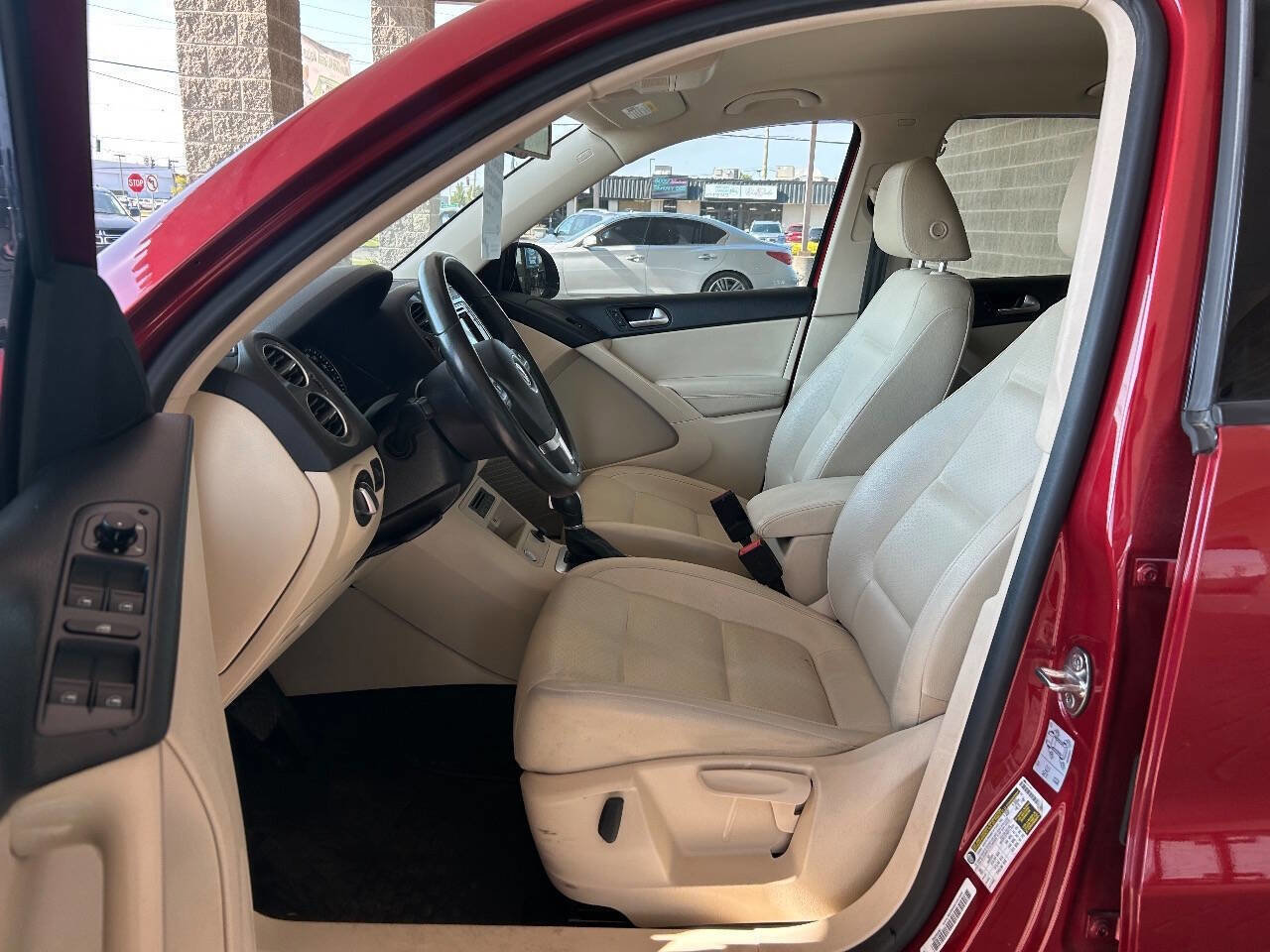 Used 2016 Volkswagen Tiguan S image 22