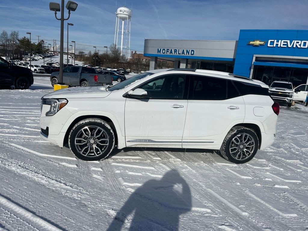 Used 2022 GMC Terrain Denali w/ Denali Premium Package image 2