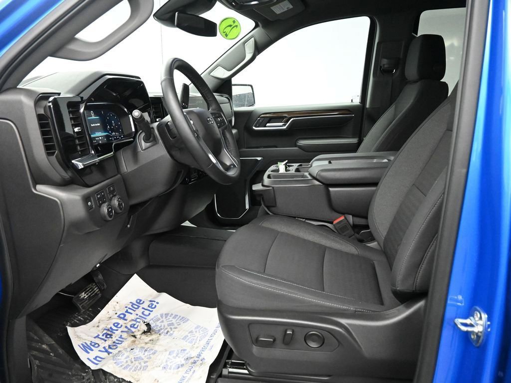 Used 2025 Chevrolet Silverado 1500 LT Trail Boss w/ LPO, Dark Essentials Package image 18