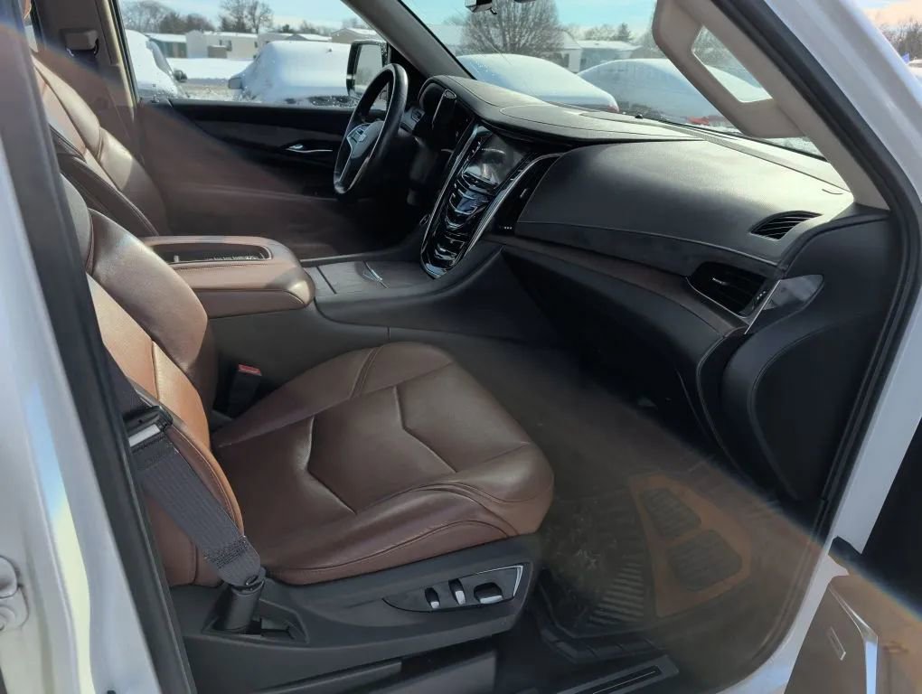 Used 2017 Cadillac Escalade ESV Premium Luxury image 19